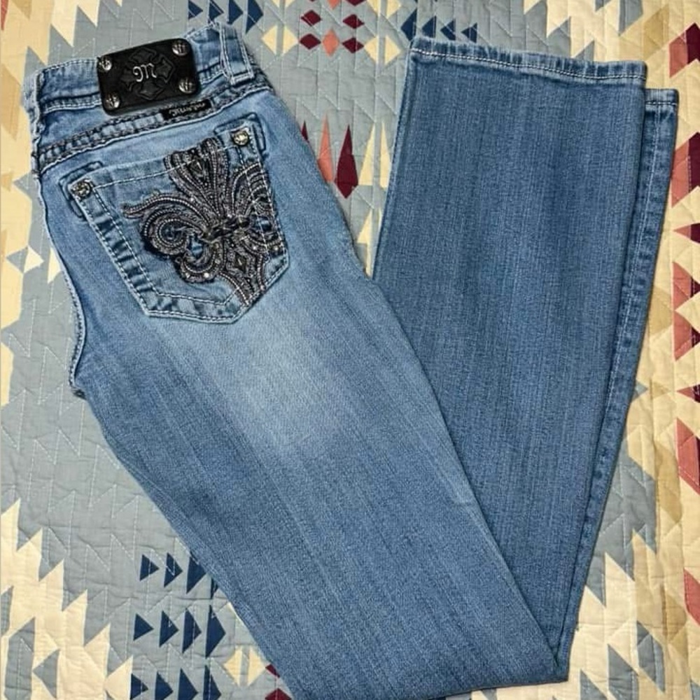 MISS ME 
Style: Bootcut 
Size: 25 inseam 34 
$35